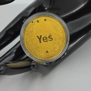 Yes/No Gold Tone Predictor Coin